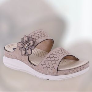 2 Left Italina Tan Comfort Flower Rosette Slip-On Wedge Heel Padded Slide Sandal